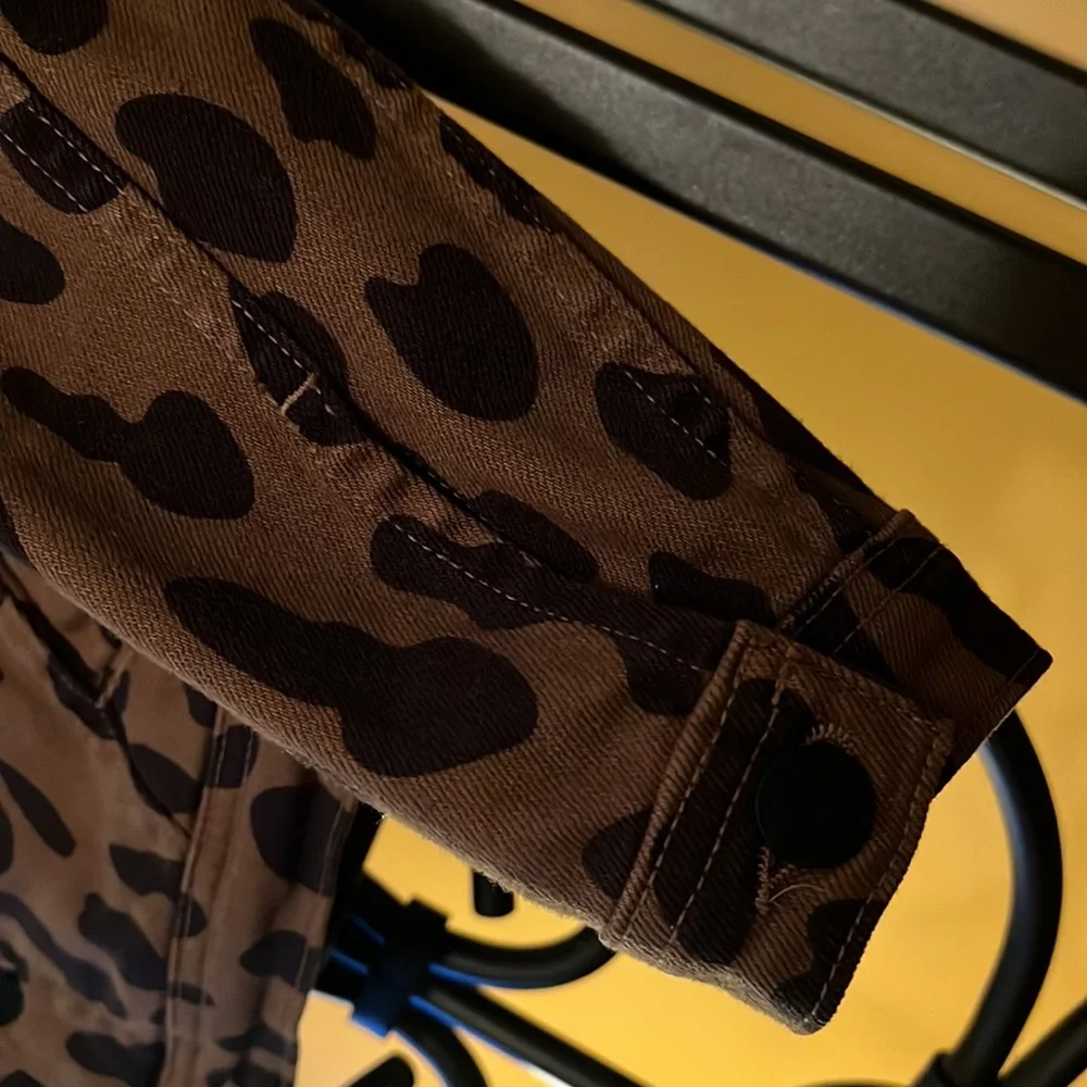 L’AGENCE CELINE CHEETAH PRINT DENIM JACKET - Picture 9 of 13